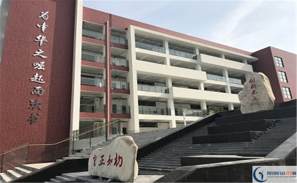 北京第二外國語學(xué)院成都附屬中學(xué)的高中住宿怎么樣？