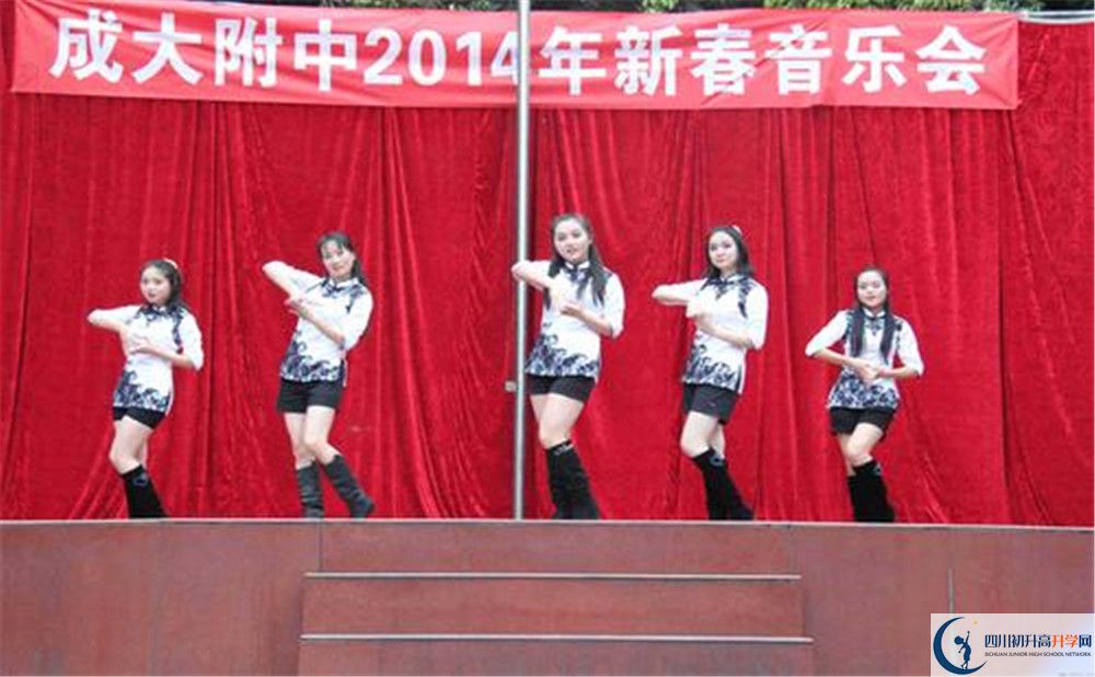 成都大學(xué)附屬中學(xué)2020年外地生學(xué)費(fèi)是多少？