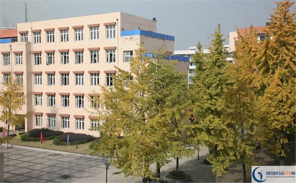 成都西藏中學(xué)的高中住宿怎么樣？