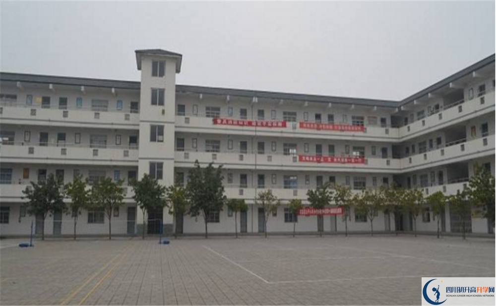 成都市太平中學(xué)的高中住宿怎么樣？