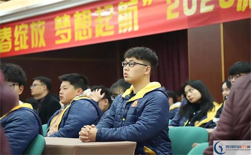 成都西雅美途外國語聯(lián)合學(xué)校2020年外地生學(xué)費(fèi)是多少？