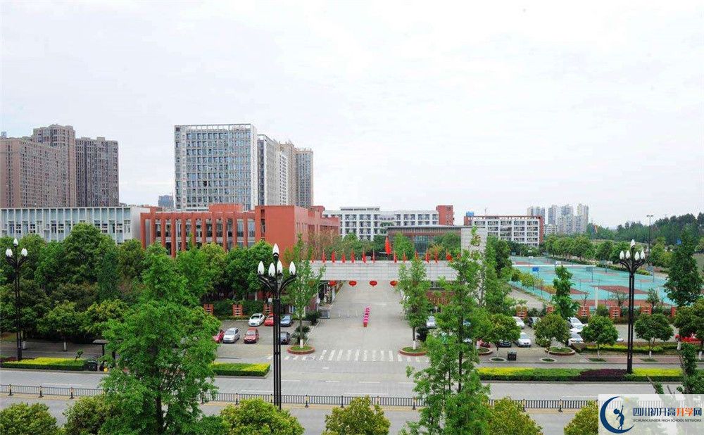 香城中學(xué)2020年外地生學(xué)費(fèi)是多少？