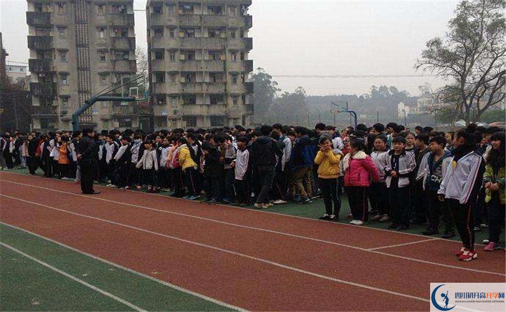 高板中學(xué)2020年外地生學(xué)費(fèi)是多少？