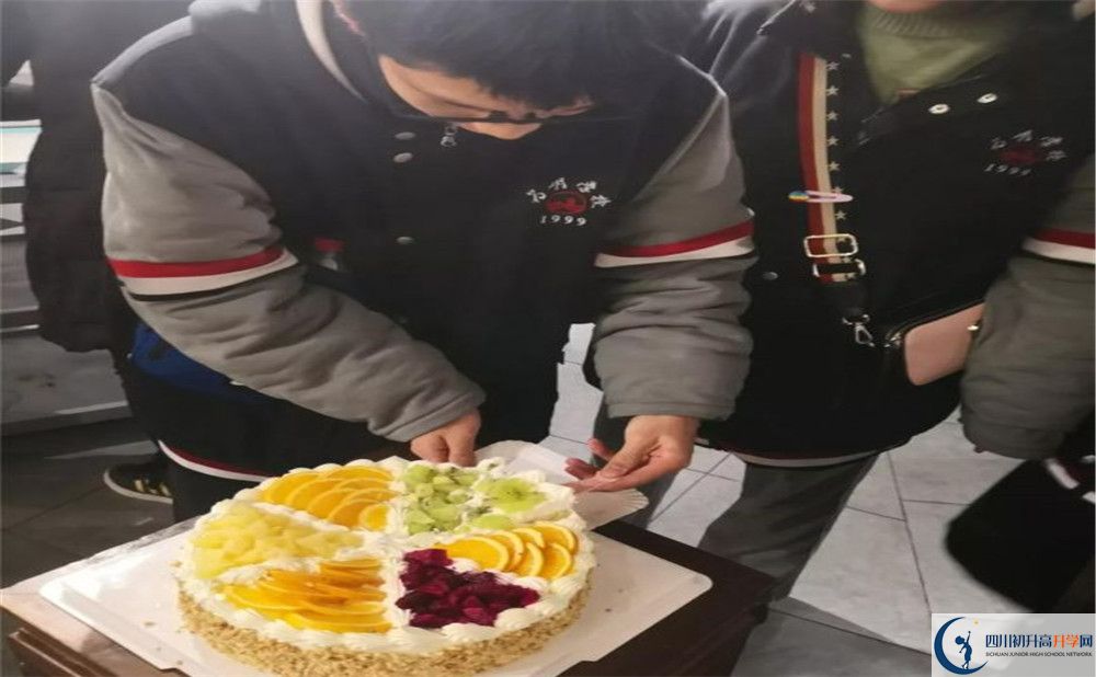 成都新津?yàn)槊鲗W(xué)校高中部地址在哪？