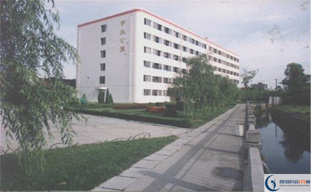 武侯高級中學(xué)平行班與實驗班差多少？