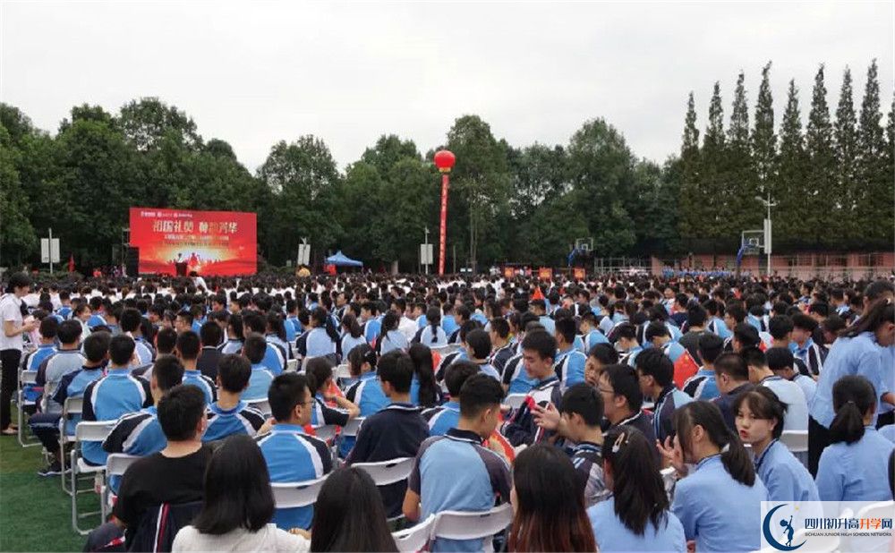 都江堰玉壘學校是私立還是公立學校？