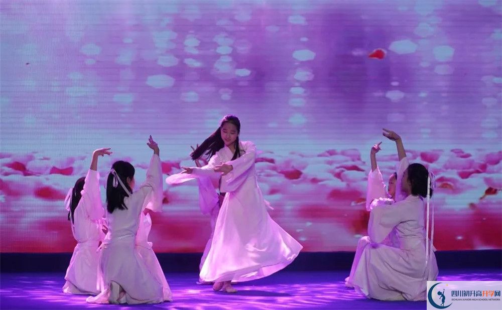 北京第二外國(guó)語學(xué)院成都附屬中學(xué)實(shí)驗(yàn)班人數(shù)是多少？