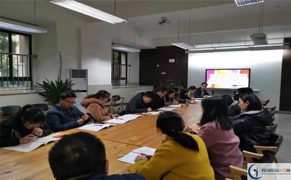 成都教科院附屬學(xué)校實(shí)驗(yàn)班人數(shù)是多少？