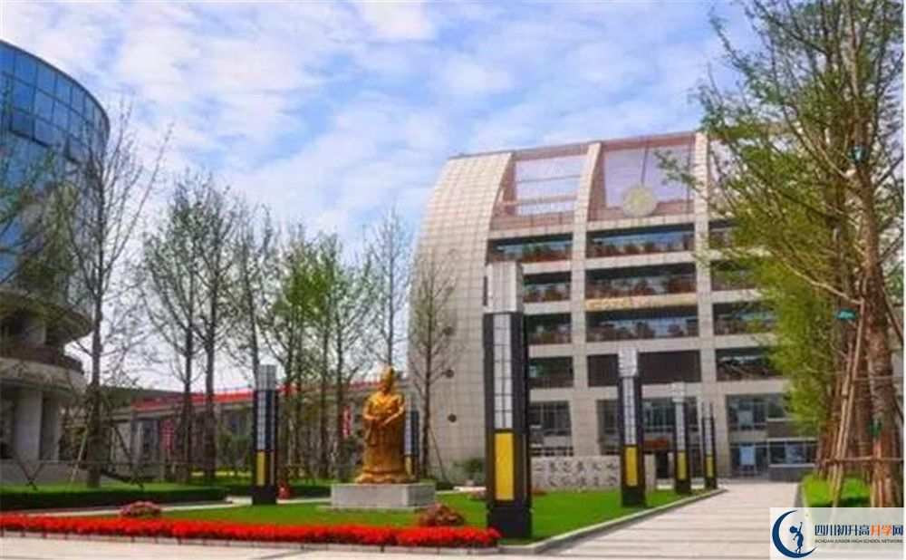 石室天府中學(xué)是私立收費(fèi)嗎？