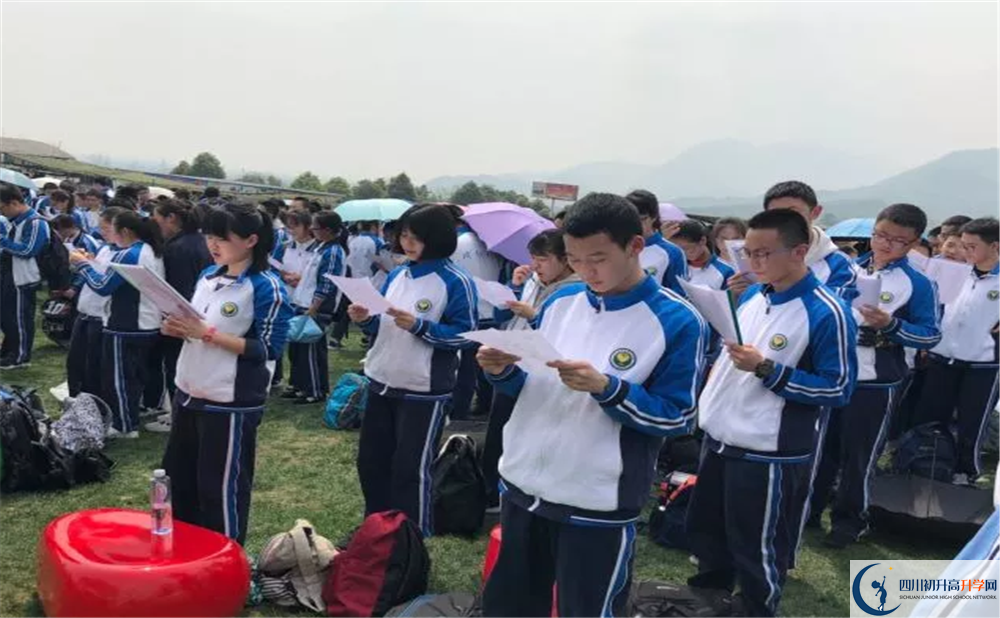 成都列五中學(xué)實驗班人數(shù)是多少？