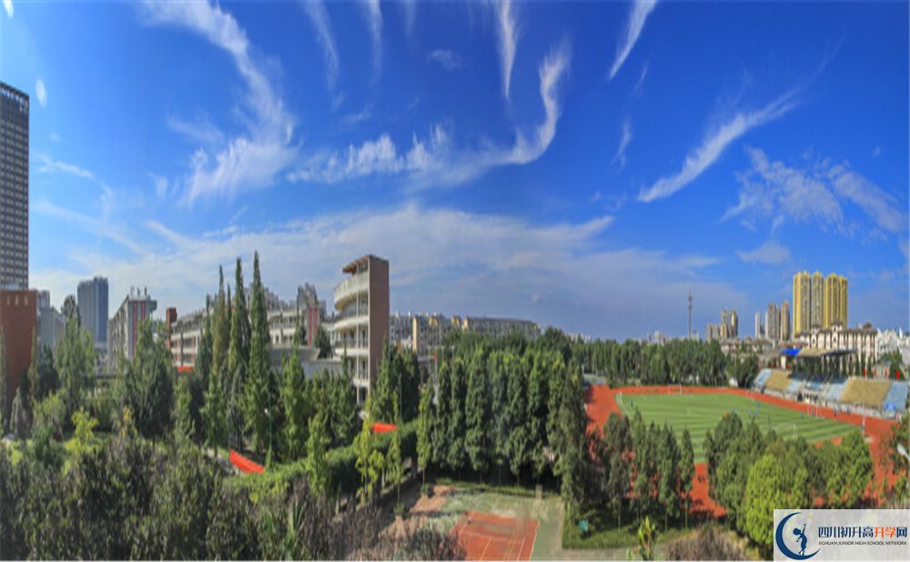 成都市龍泉中學(xué)實驗班人數(shù)是多少？