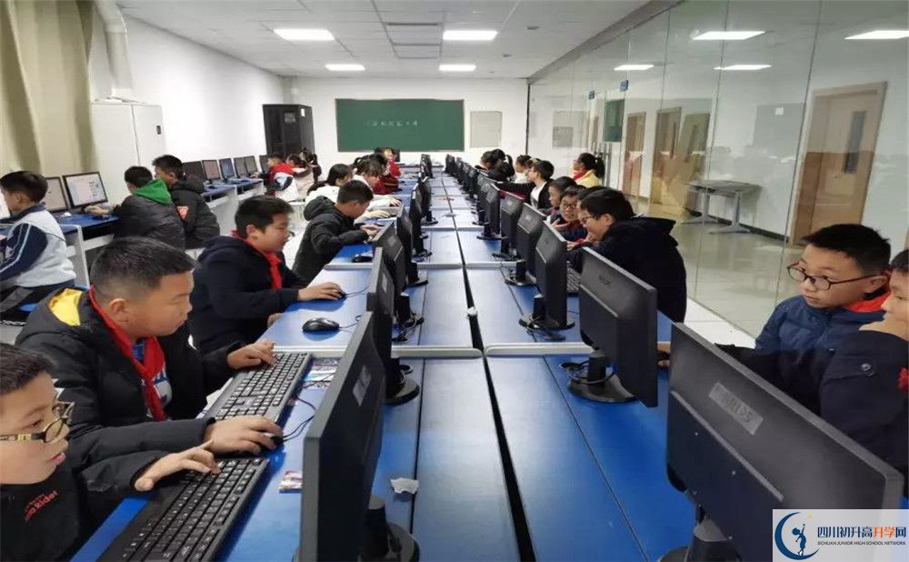 成都綿實外國語學校2020年高三文綜測試題難嗎？