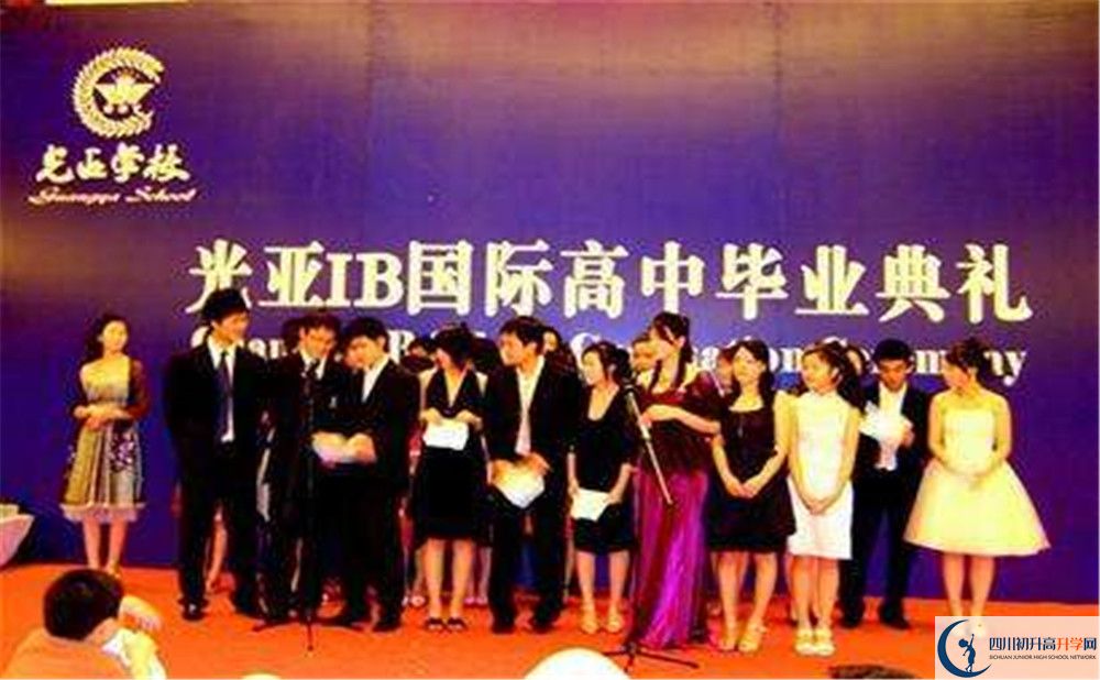 光亞學(xué)校實(shí)驗(yàn)班人數(shù)是多少？