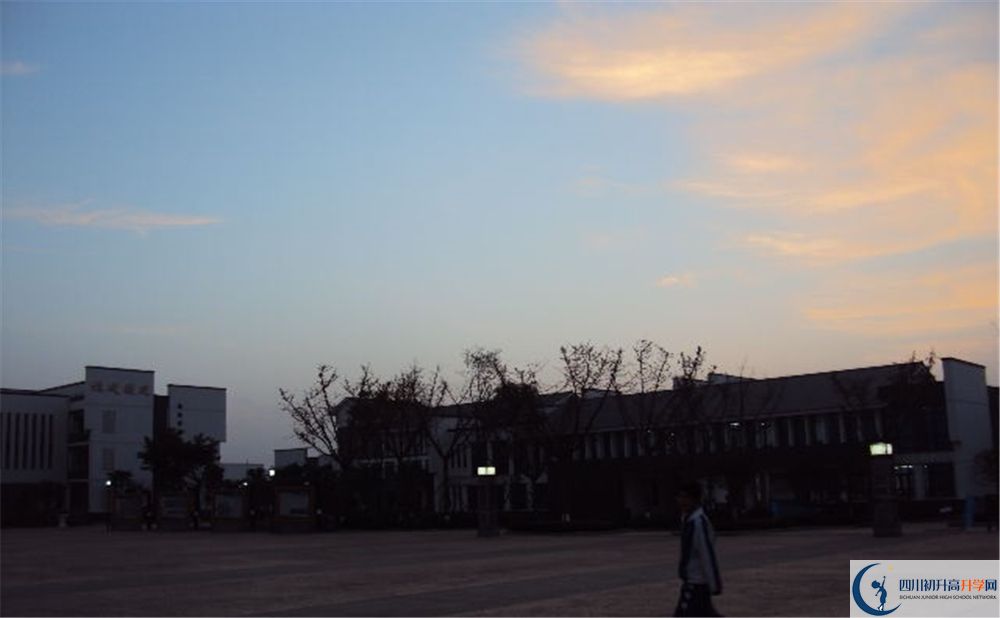 石室白馬中學(xué)高中平行班怎么樣？