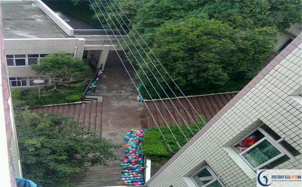 賈家中學實驗班人數(shù)是多少？