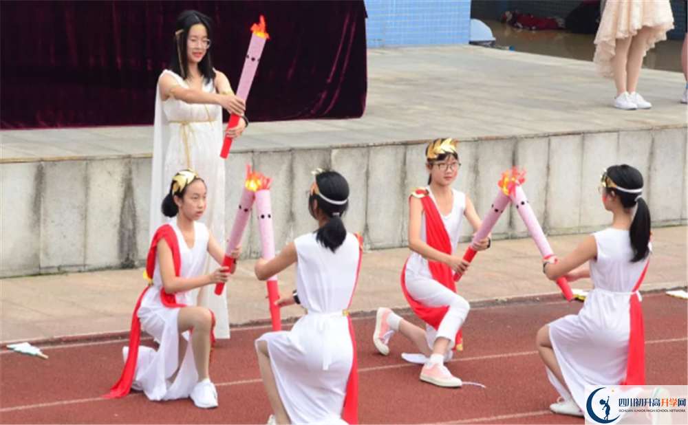 成都市泡桐樹中學(xué)與成都七中實(shí)驗(yàn)學(xué)校哪一個(gè)好？