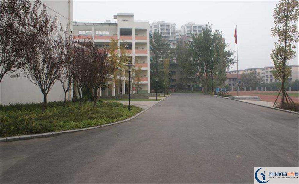 四川師范大學附屬中學實驗班學費貴嗎？