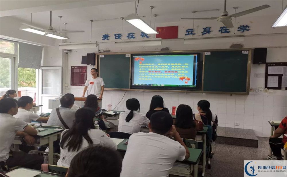 成都經(jīng)濟(jì)技術(shù)開發(fā)區(qū)實(shí)驗(yàn)中學(xué)實(shí)驗(yàn)班學(xué)費(fèi)貴嗎？