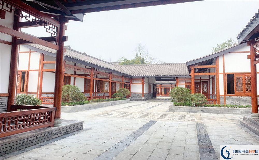 成都綿實(shí)外國(guó)語學(xué)校高中分班考試難嗎？