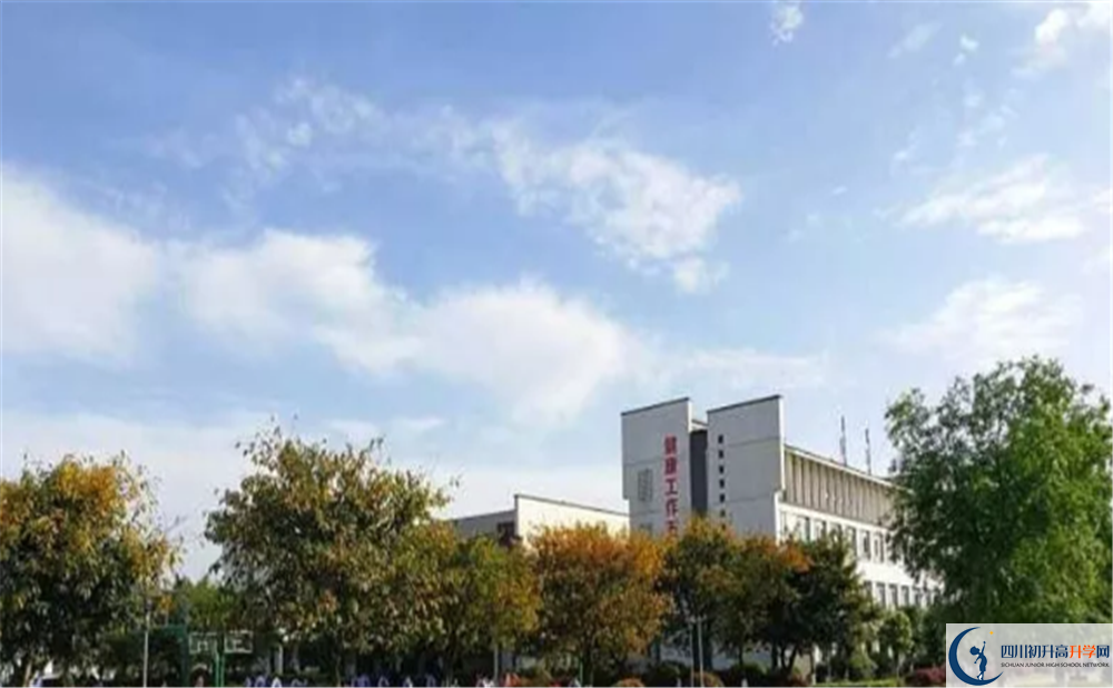 石室白馬中學(xué)實(shí)驗(yàn)班學(xué)費(fèi)貴嗎？