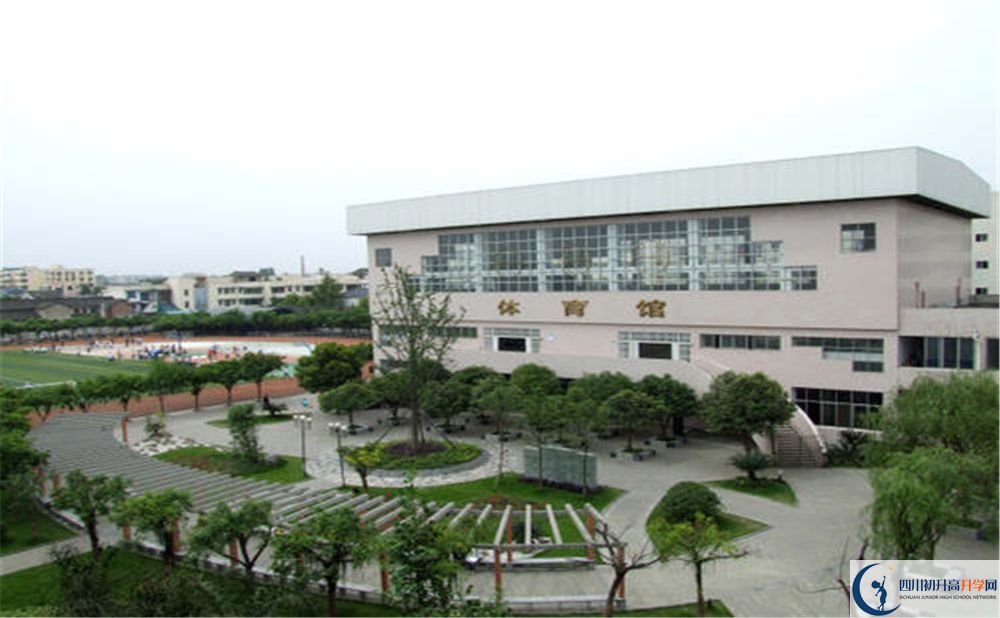 邛崍二中實(shí)驗(yàn)班學(xué)費(fèi)貴嗎？