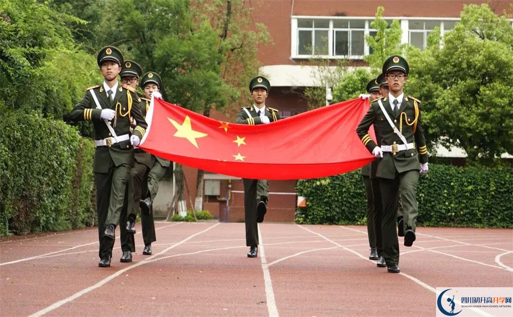 成都七中八一學(xué)校在校學(xué)生總?cè)藬?shù)是多少？