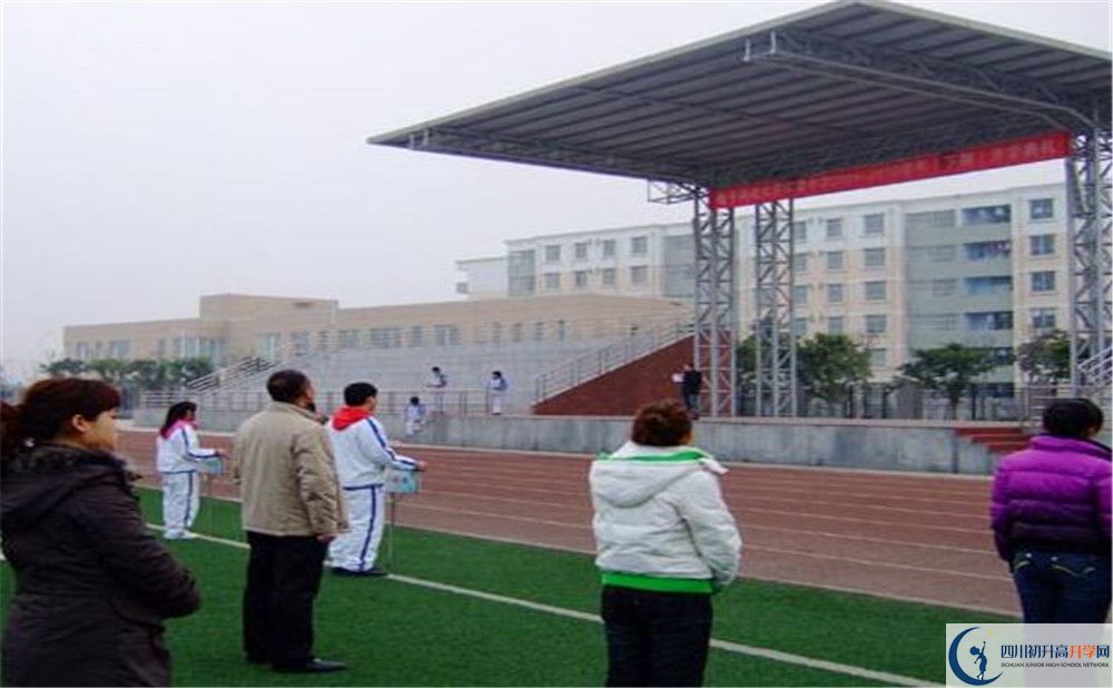 電子科技大學(xué)實(shí)驗(yàn)中學(xué)在校學(xué)生總?cè)藬?shù)是多少？