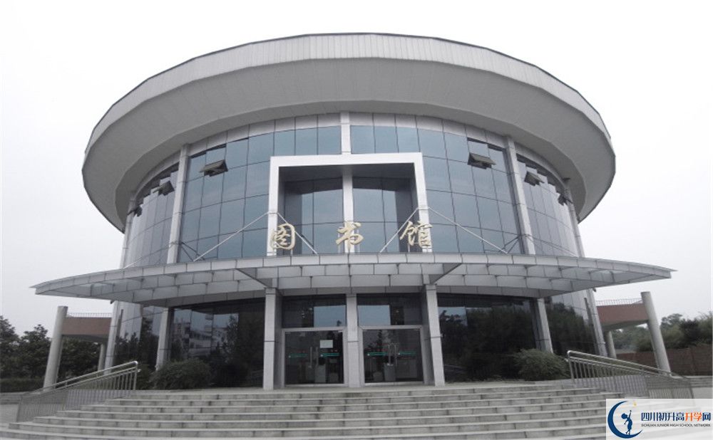 成都市龍泉中學補課嗎？