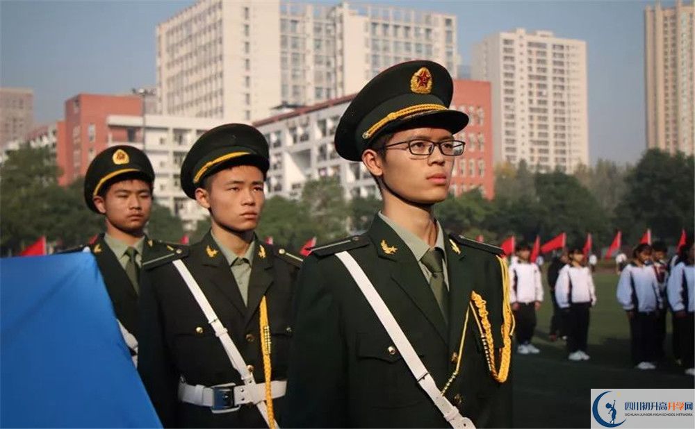 香城中學在校學生總人數是多少？