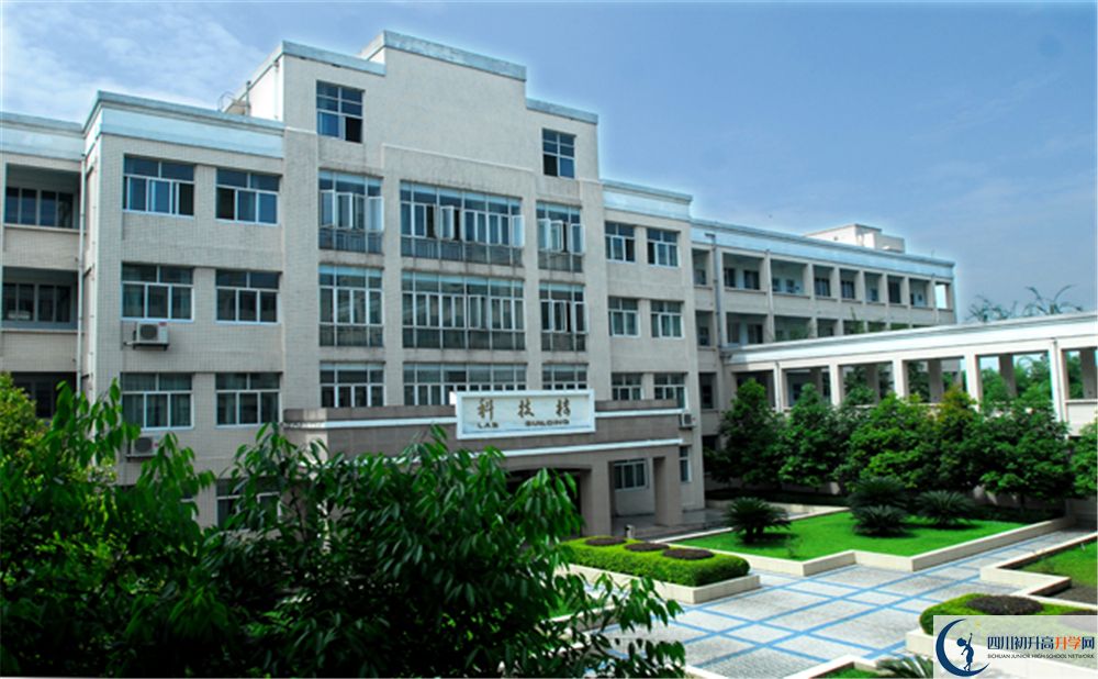 成都棠湖外國語學(xué)校在校學(xué)生總?cè)藬?shù)是多少？