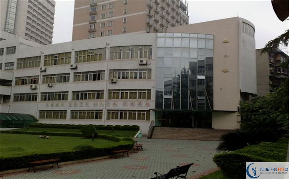 成都市鹽道街中學(xué)軍訓(xùn)多久？