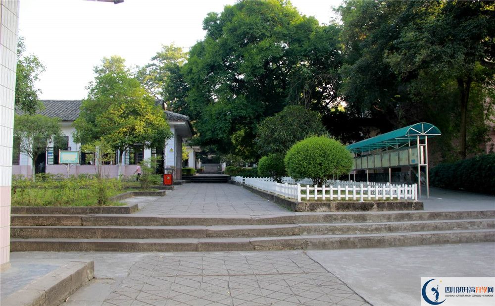 蓬安中學(xué)今年的學(xué)費(fèi)怎么收取，是否有變化？