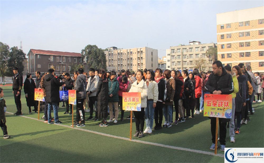 新都二中中考分?jǐn)?shù)線2020年是多少分？